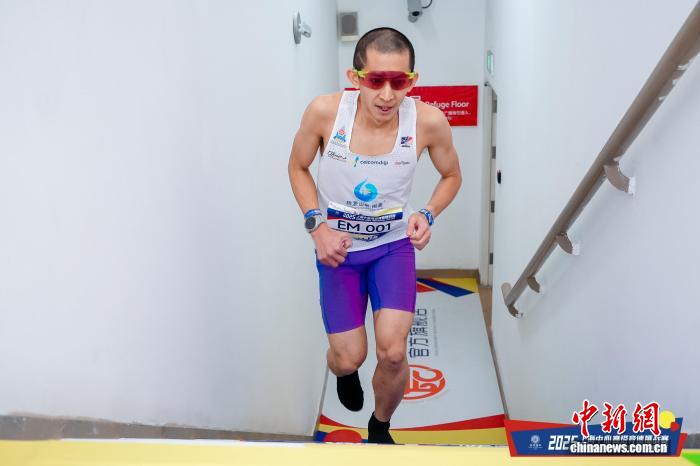 2025上海中心高塔竞速挑战赛正式开幕 全球逾三千