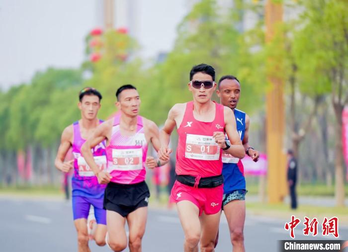 两万跑者齐聚孝感以步伐丈量孝文化名城的热情