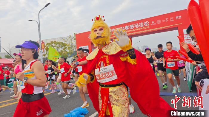 两万跑者齐聚孝感以步伐丈量孝文化名城的热情