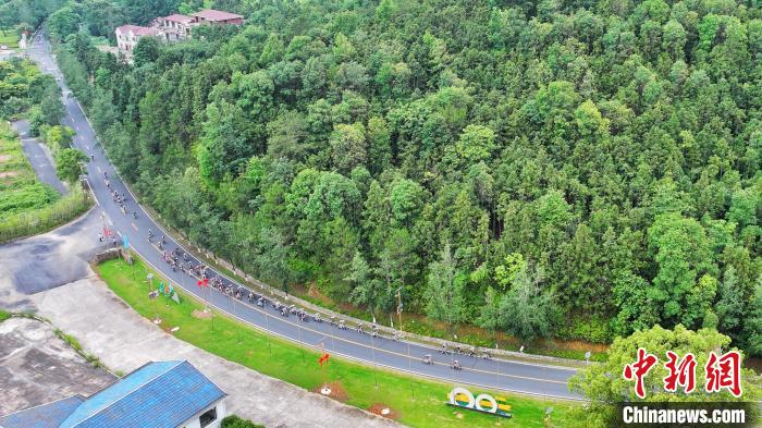 2025环三爪仑公路自行车精英赛在靖安开赛