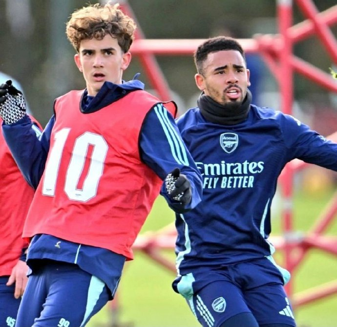 热苏斯盛赞阿森纳小将道曼16岁征战英超显天赋