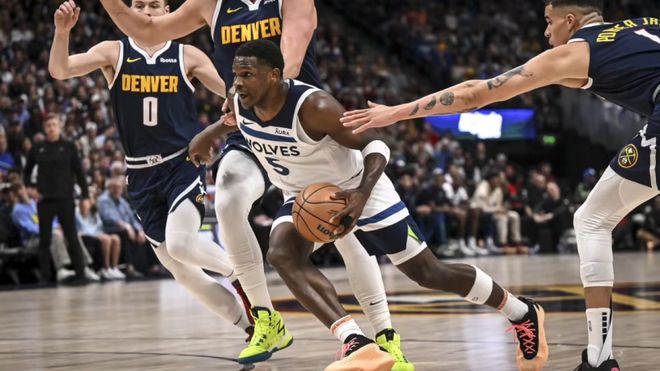 NBA季后赛附加赛全胜主队 球迷质疑联盟控场策略