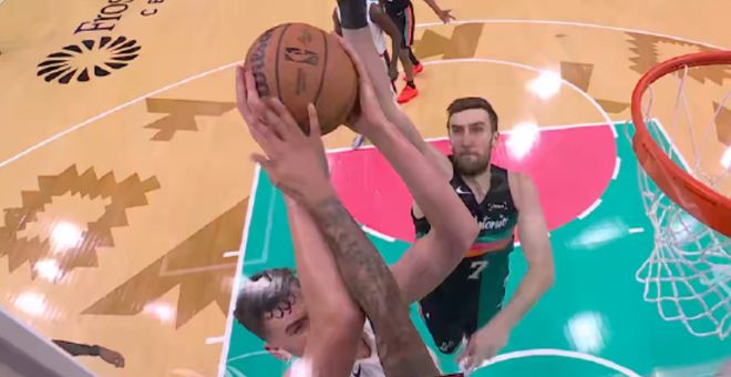 文班亚马首秀惊艳 马刺力克开拓者晋级季后赛