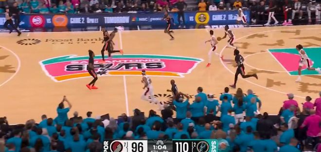 文班亚马首秀惊艳 马刺力克开拓者晋级季后赛